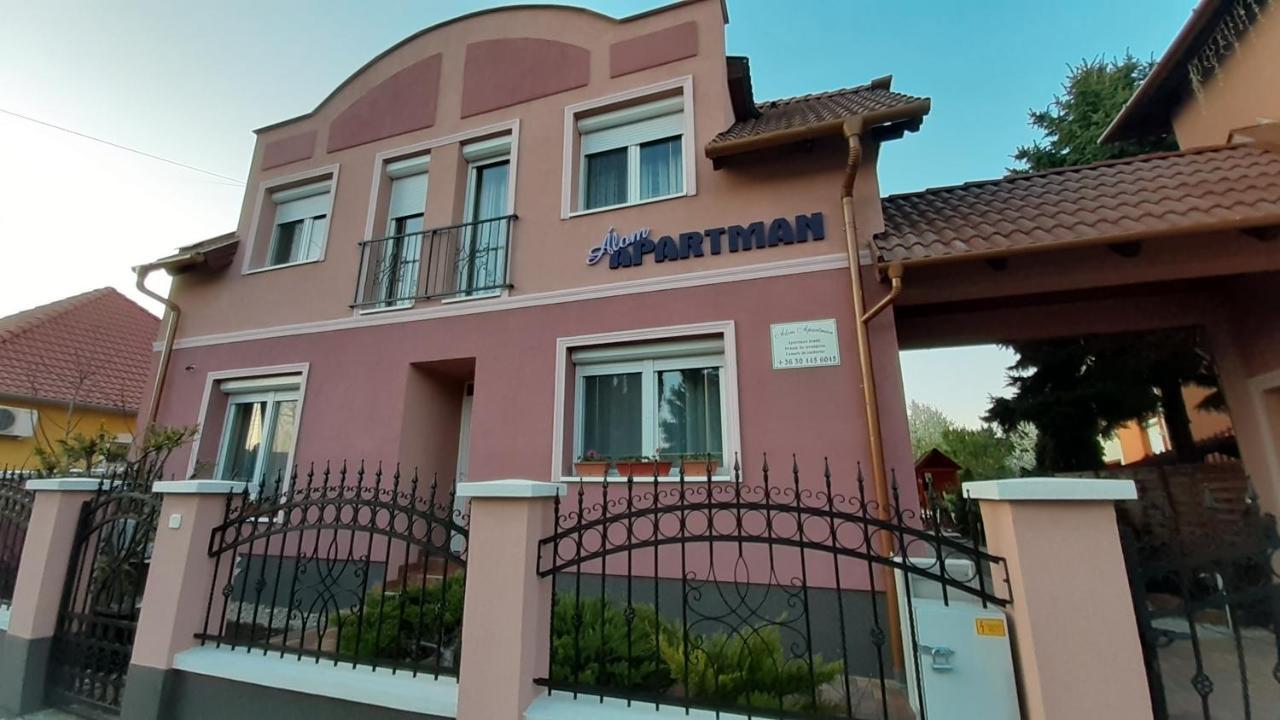 Alom Apartman ไฮจ์ดุสโซบอสโล ภายนอก รูปภาพ