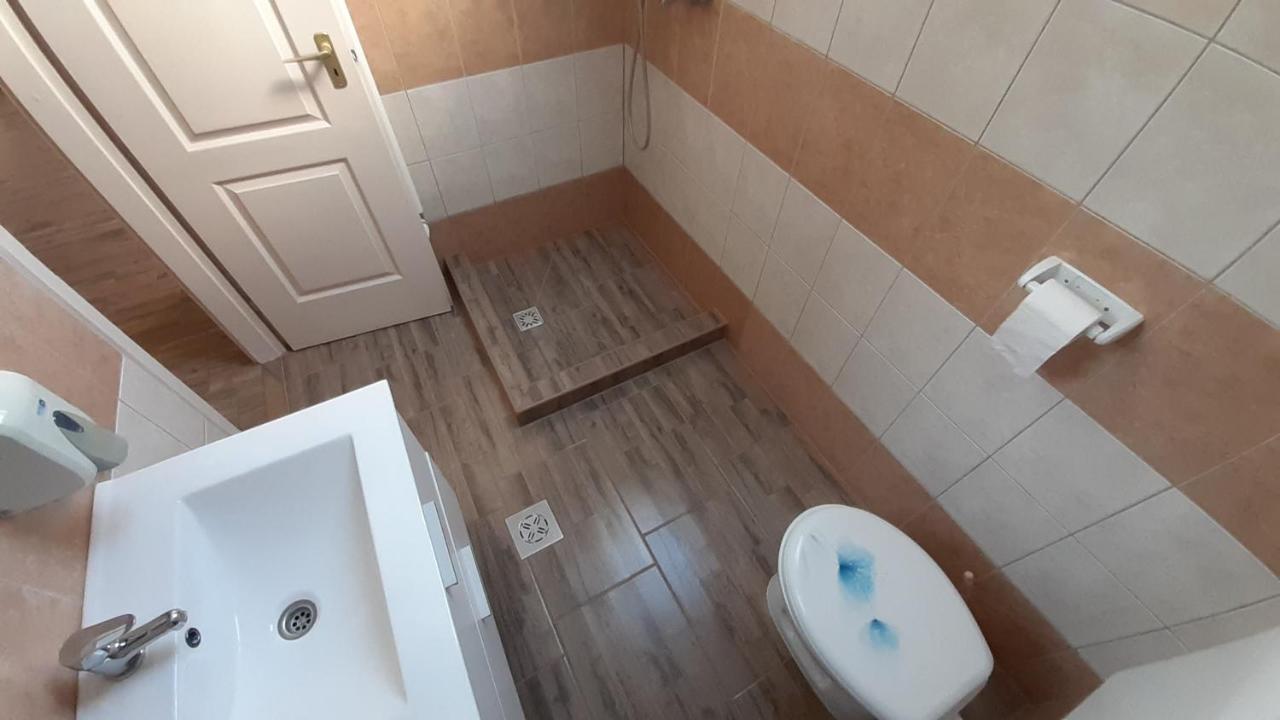 Alom Apartman ไฮจ์ดุสโซบอสโล ภายนอก รูปภาพ