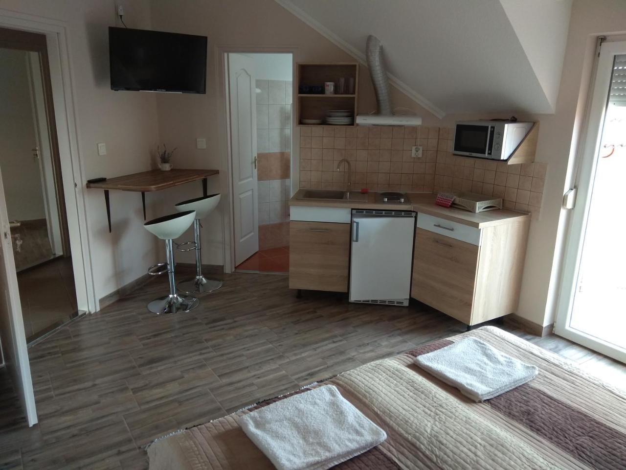 Alom Apartman ไฮจ์ดุสโซบอสโล ภายนอก รูปภาพ