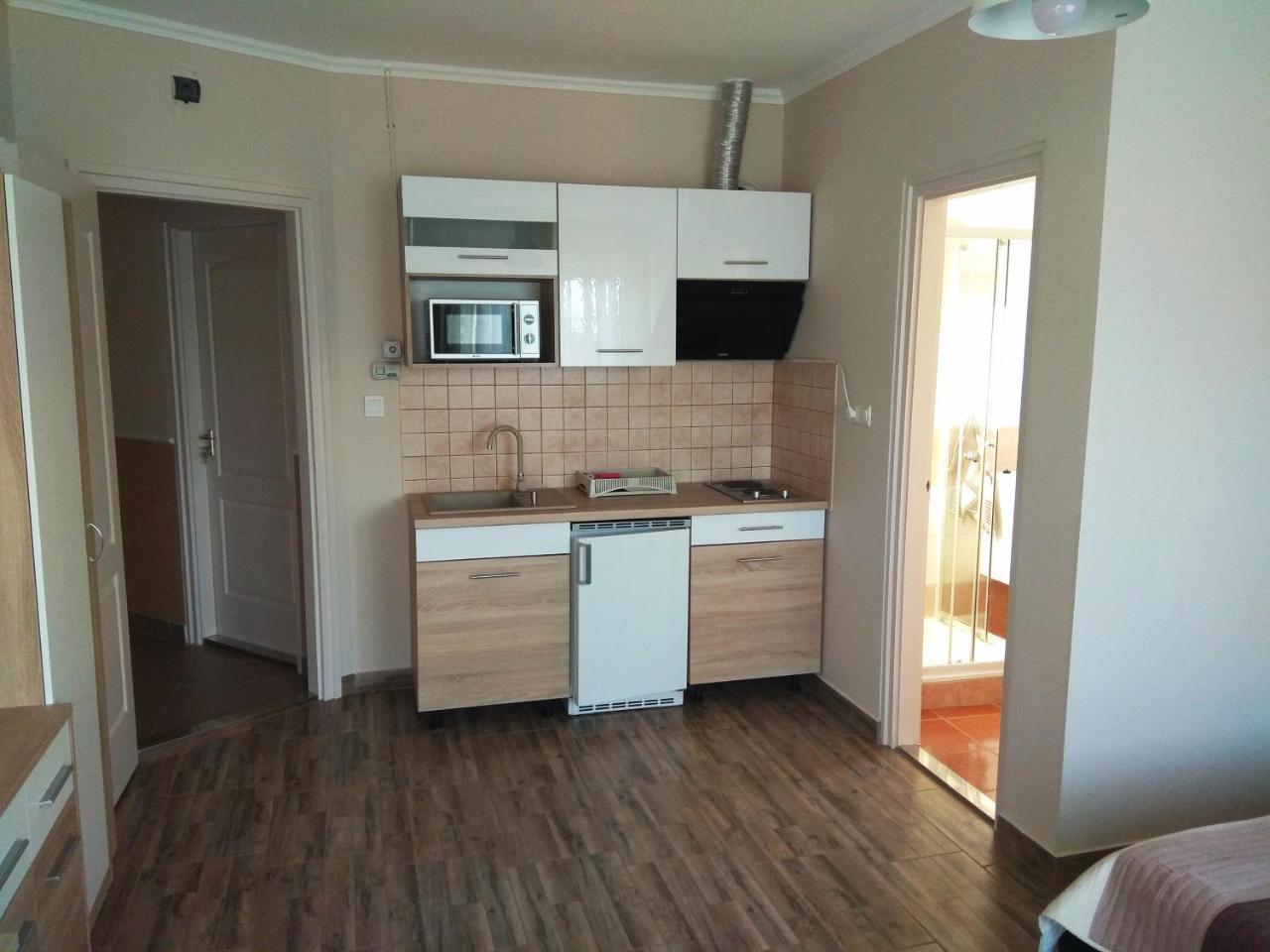Alom Apartman ไฮจ์ดุสโซบอสโล ภายนอก รูปภาพ