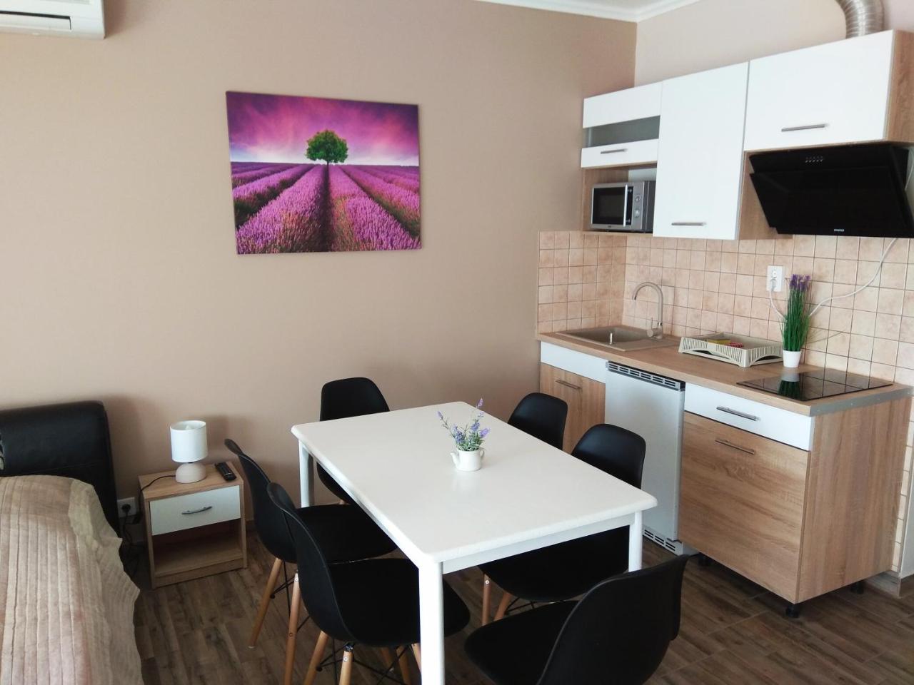 Alom Apartman ไฮจ์ดุสโซบอสโล ภายนอก รูปภาพ