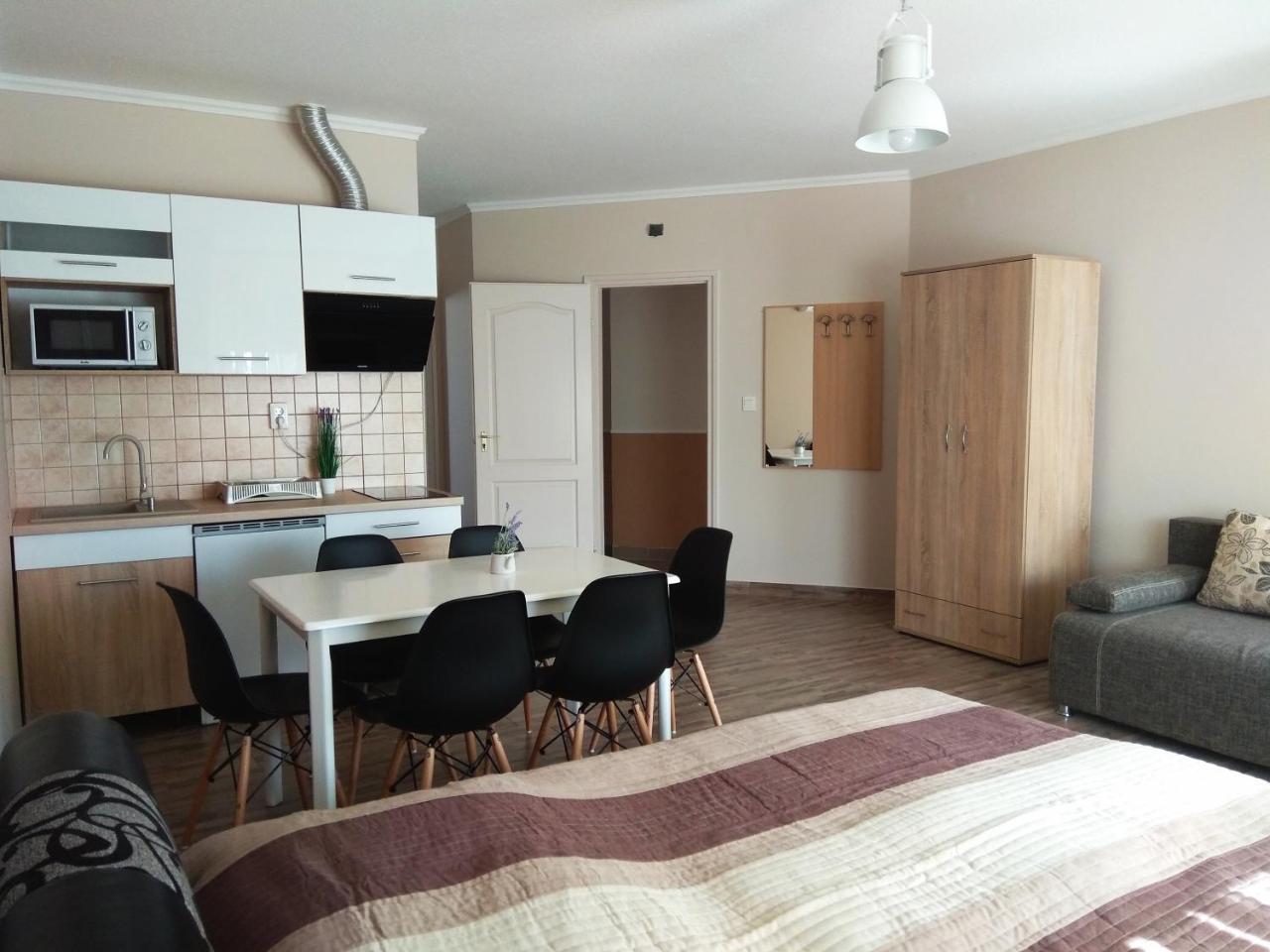 Alom Apartman ไฮจ์ดุสโซบอสโล ภายนอก รูปภาพ
